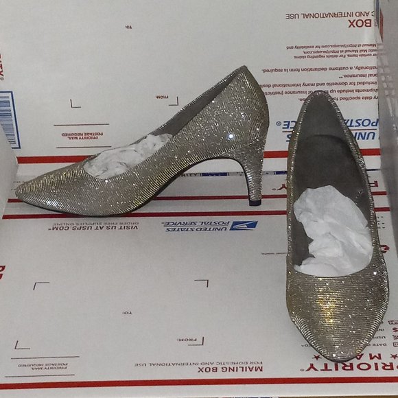AEROSOLES Shoes - BNIB Aerosoles EXQUISITE Special Event Point Toe Heels "Champagne 801" 8.5M